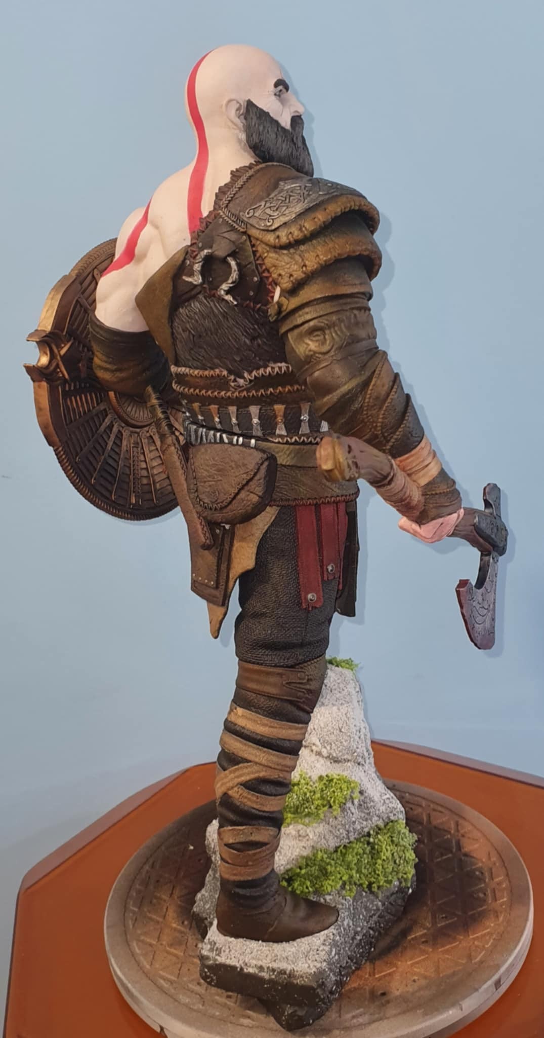 Custom painted Kratos weapon detailing