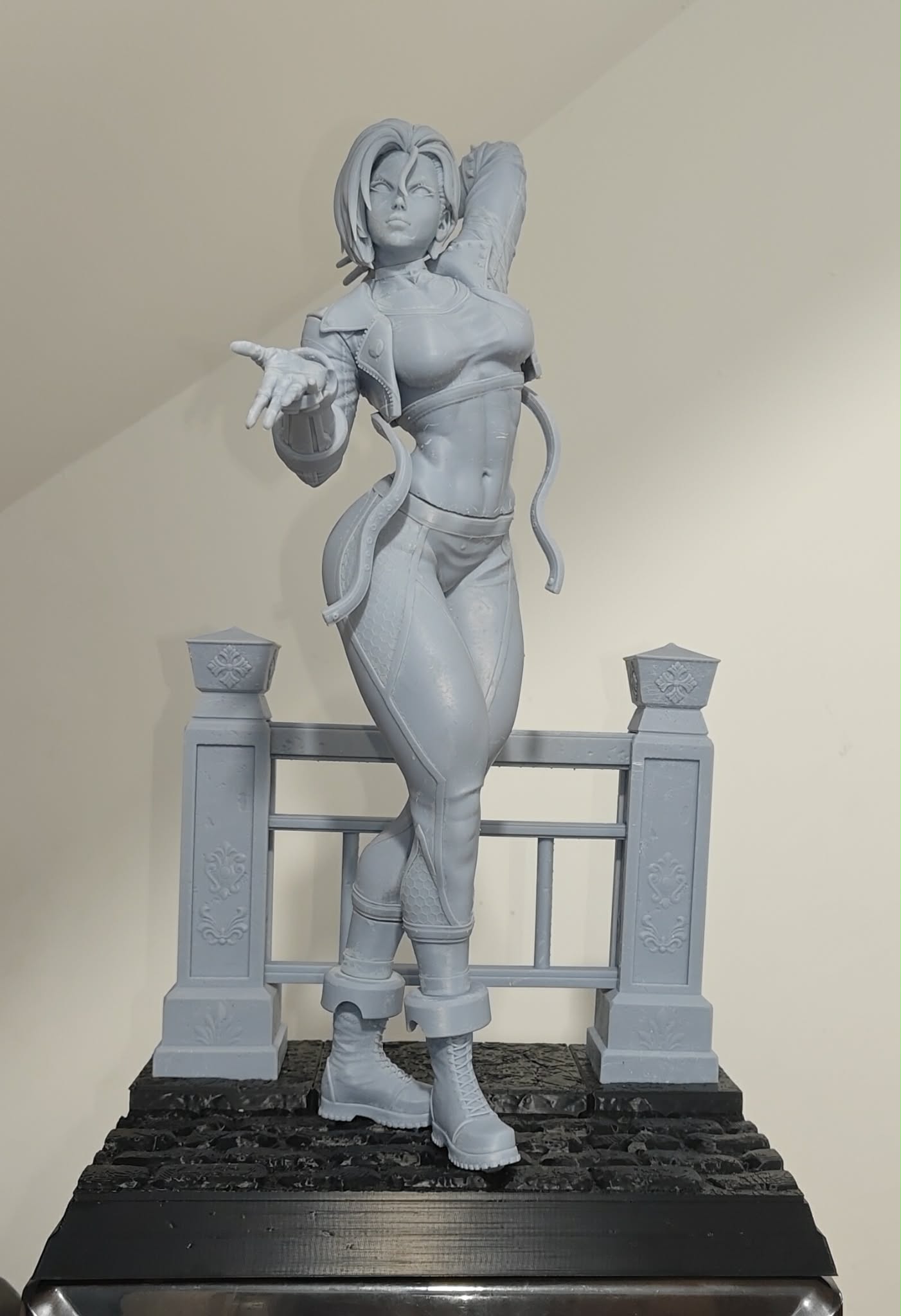 Raw resin assembly stage